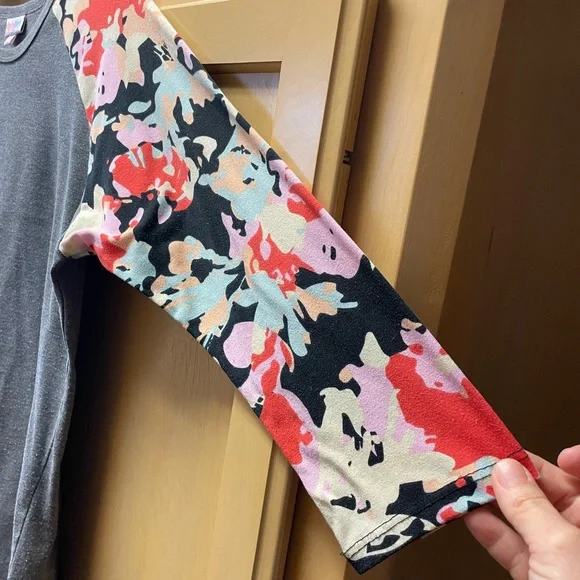 Lularoe women’s shirt ire small - Picture 4 of 8